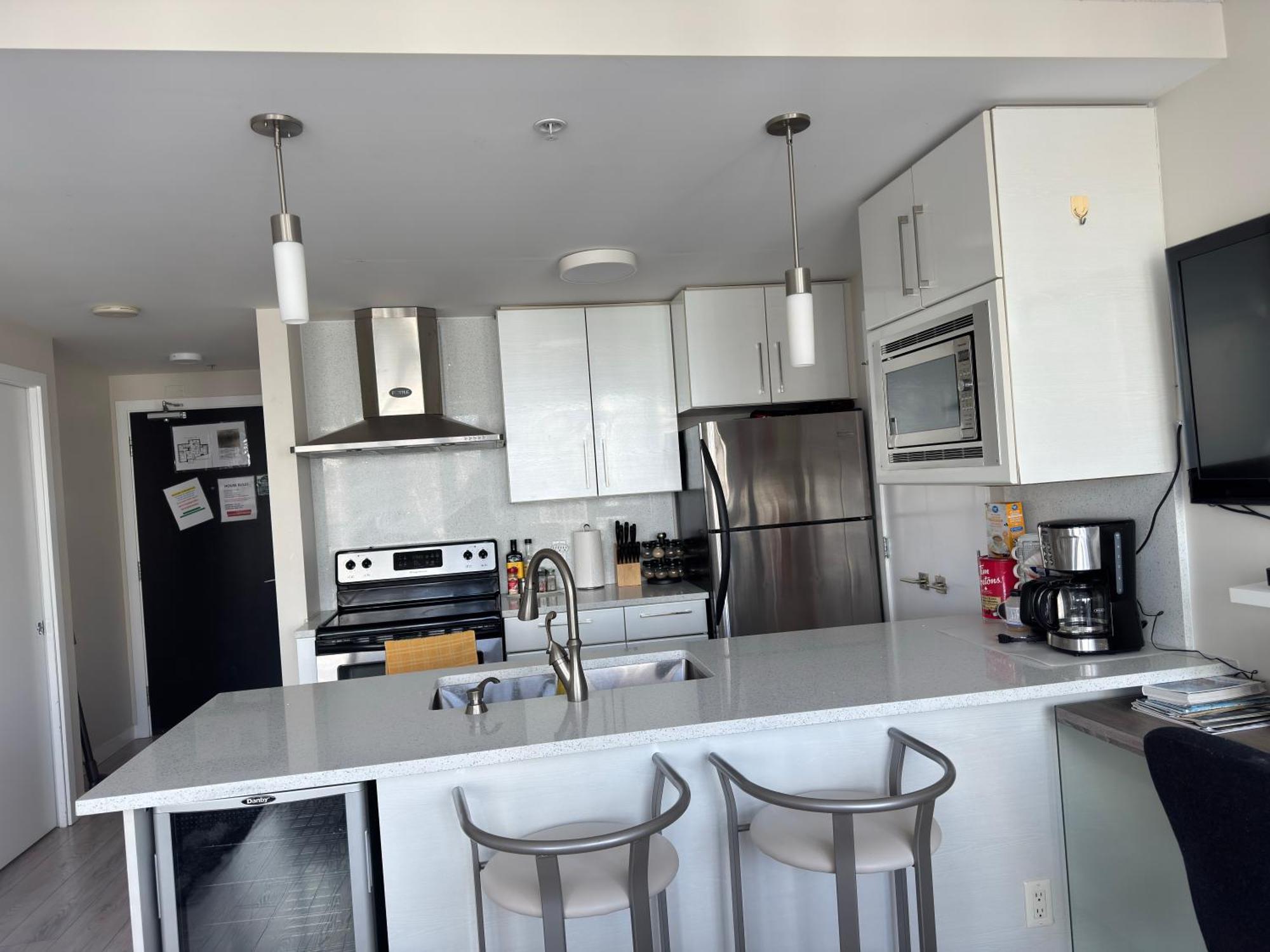 Beautiful Bright Modern Condo With Water View And Ac In Dt Vancouver 2Br,3Bd,2Bt Sleeps 6 Guests Free Parking Netflix Included Extérieur photo